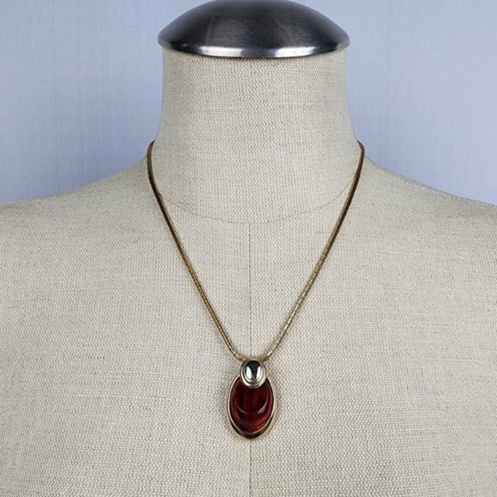 Vintage Sarah Coventry Gold Tone Red Brown Oval Pendant Necklace